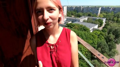 Студентка Чувственно Отсасывает Незнакомцу на Заброшке - Обкончал Лицо