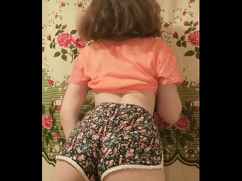 ❤️ Сексуальная юная малышка делает стриптиз снимая свои шортики на камеру ❌ Просто порно на нашем сайте ️❤